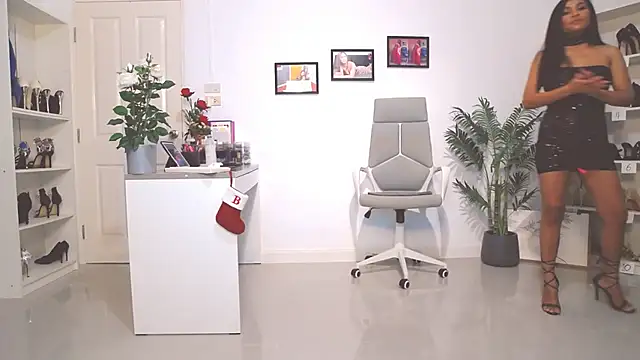 Snapshot of Hotbeebee chatting on January 15, 2025, 12:51 am Hotbeebee online show from January 15, 2025, 12:51 am