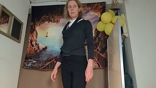Lola Belgium online show from May 16, 2026, 4:17 pm
