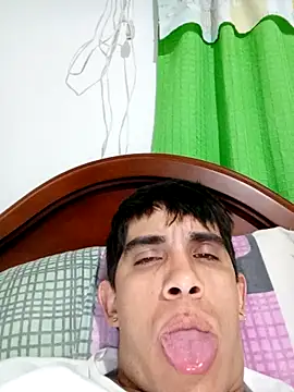 LarryCapija online show from October 23, 2025, 4:23 am