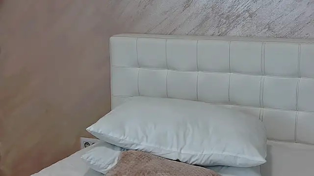 Snapshot of Sierra_Halle chatting on January 22, 2025, 11:21 pm Sierra Halle online show from January 22, 2025, 11:21 pm