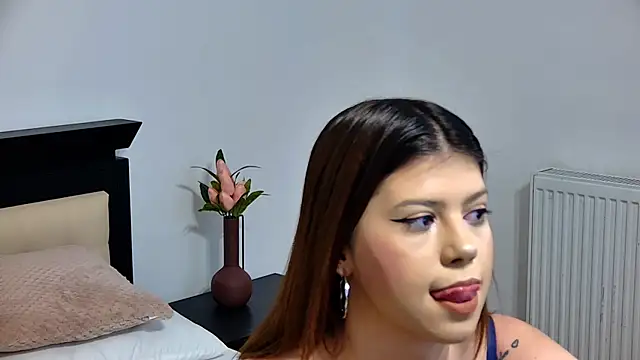 Snapshot of Sierra_Halle chatting on March 18, 2025, 8:37 pm Sierra Halle online show from March 18, 2025, 8:37 pm