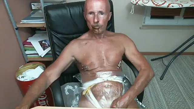 Snapshot of olibrius71 chatting on September 18, 2025, 6:32 pm olibrius71 online show from September 18, 2025, 6:32 pm