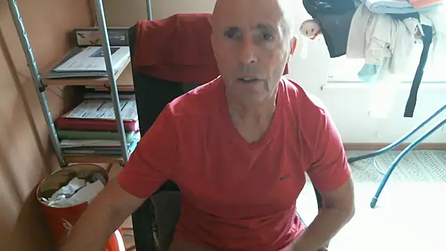 Snapshot of olibrius71 chatting on November 23, 2025, 10:04 am olibrius71 online show from November 23, 2025, 10:04 am