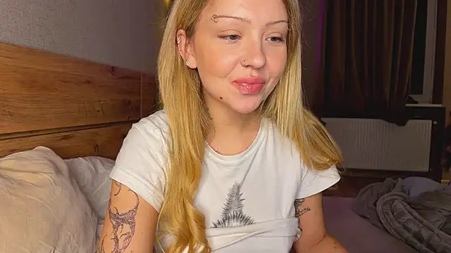 kiki nikki online show from November 6, 2025, 4:52 pm