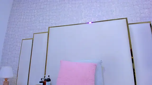 paola rodriguez online show from September 9, 2025, 11:54 am