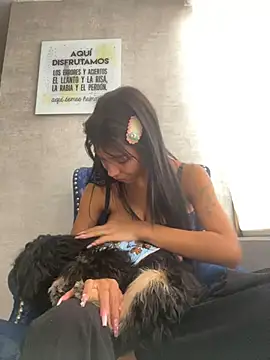 LauraAristizabal online show from February 23, 2025, 6:45 pm