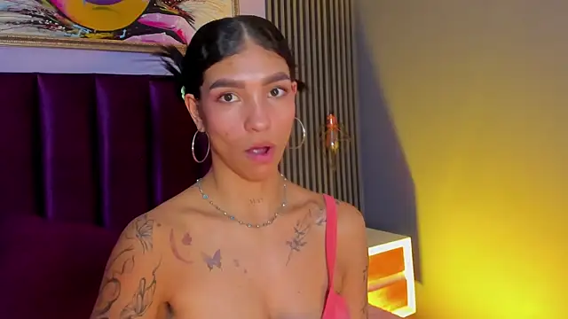 LauraAristizabal online show from April 18, 2026, 7:07 pm