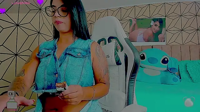 vane lopez  online show from March 25, 2026, 8:37 pm