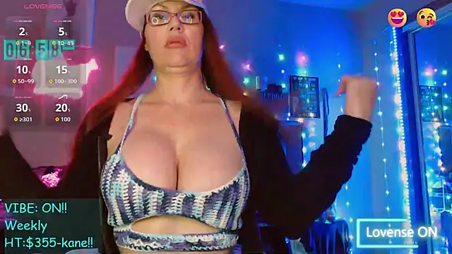 EmmaIsHere online show from November 26, 2025, 1:56 pm