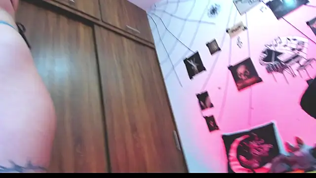 yunkodolly666 online show from October 8, 2025, 8:39 pm