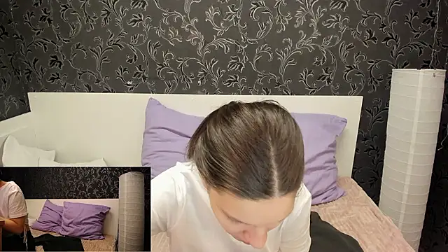 Snapshot of MelaniGrand chatting on February 18, 2026, 10:44 am MelaniGrand online show from February 18, 2026, 10:44 am