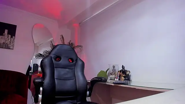 Meghan320 online show from April 7, 2026, 11:32 am