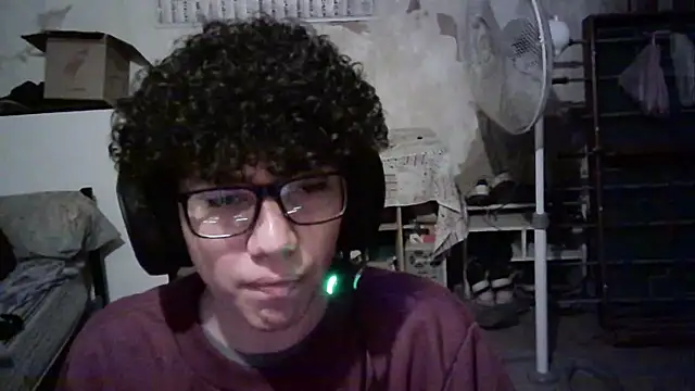 Snapshot of Emv2 chatting on April 7, 2026, 2:45 am Emv2 online show from April 7, 2026, 2:45 am