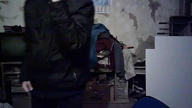Snapshot of Emv2 chatting on May 3, 2026, 4:51 am Emv2 online show from May 3, 2026, 4:51 am
