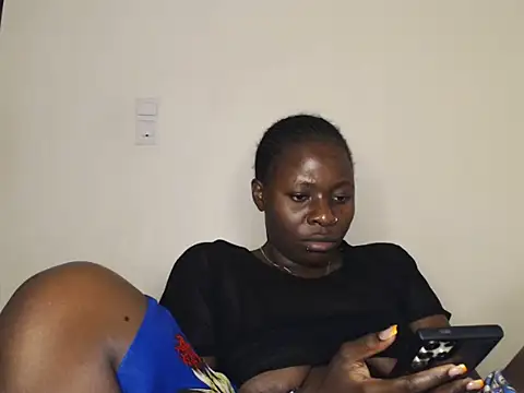 Snapshot of queenofqueens96 chatting on February 21, 2026, 7:53 am queenofqueens96 online show from February 21, 2026, 7:53 am
