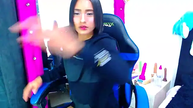 Jenng18 online show from April 11, 2026, 7:56 am