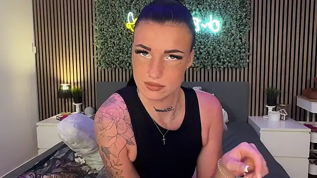 Snapshot of LizaRoxx chatting on November 10, 2025, 8:52 pm LizaRoxx online show from November 10, 2025, 8:52 pm