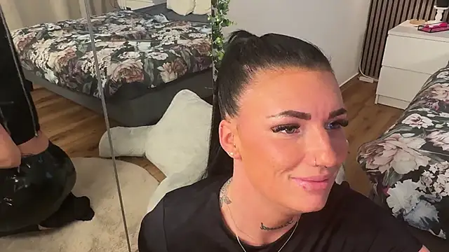 Snapshot of LizaRoxx chatting on November 12, 2025, 9:36 pm LizaRoxx online show from November 12, 2025, 9:36 pm