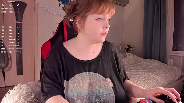 LisaLaas online show from December 6, 2024, 2:17 pm