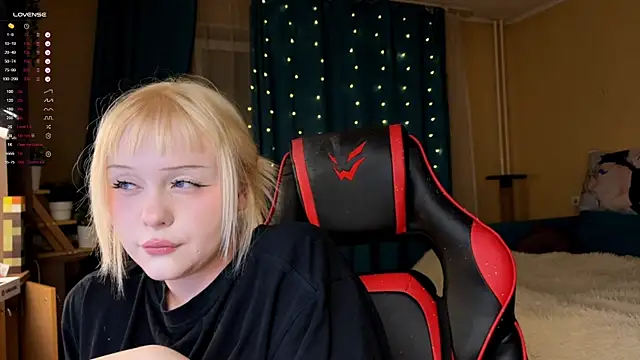 Snapshot of LisaLaas chatting on September 21, 2025, 5:25 pm LisaLaas online show from September 21, 2025, 5:25 pm