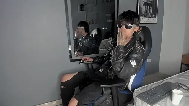 AcidMilo online show from December 21, 2024, 12:49 pm