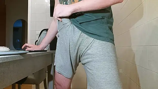 Snapshot of asa92921 chatting on March 1, 2025, 3:05 pm asa92921 online show from March 1, 2025, 3:05 pm