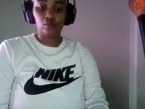 Snapshot of Charlie-Crawford chatting on June 13, 2026, 3:10 pm Charlie-Crawford online show from June 13, 2026, 3:10 pm