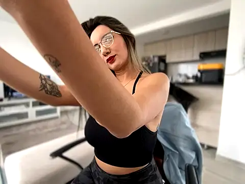 Snapshot of Anny_Moore09 chatting on September 8, 2025, 6:18 pm Anny Moore09 online show from September 8, 2025, 6:18 pm