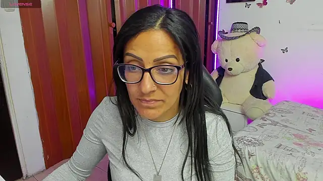 Snapshot of alma_blue chatting on November 4, 2025, 11:15 pm alma blue online show from November 4, 2025, 11:15 pm