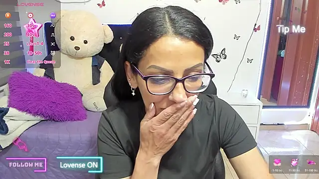 Snapshot of alma_blue chatting on November 25, 2025, 10:32 pm alma blue online show from November 25, 2025, 10:32 pm