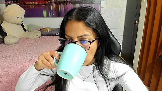 alma blue online show from March 25, 2026, 10:49 pm