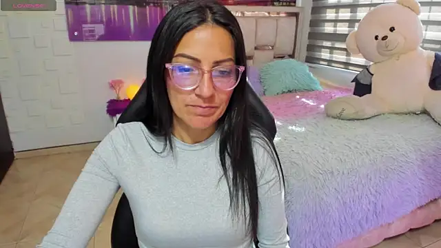 Snapshot of alma_blue chatting on July 31, 2026, 9:36 pm alma blue online show from July 31, 2026, 9:36 pm