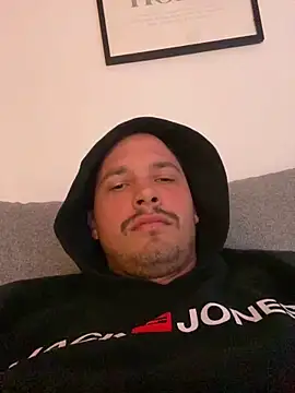 Snapshot of Jonkitzler1 chatting on March 10, 2025, 4:46 pm Jonkitzler1 online show from March 10, 2025, 4:46 pm