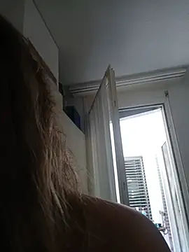 dolcehelena993 online show from July 9, 2026, 1:04 pm