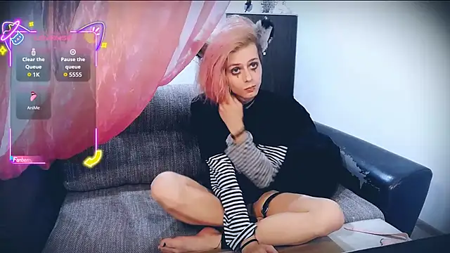 Littlepinkcat online show from September 19, 2025, 9:04 pm