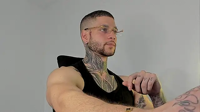  jamesleandros1 online show from September 30, 2025, 11:32 pm