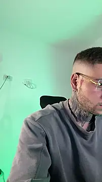  jamesleandros1 online show from February 2, 2026, 11:36 pm