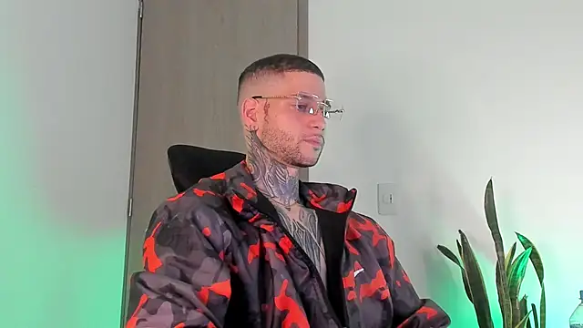  jamesleandros1 online show from March 5, 2026, 1:01 am