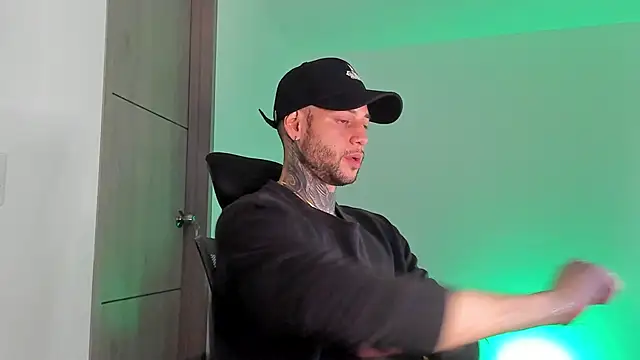  jamesleandros1 online show from March 26, 2026, 1:44 am