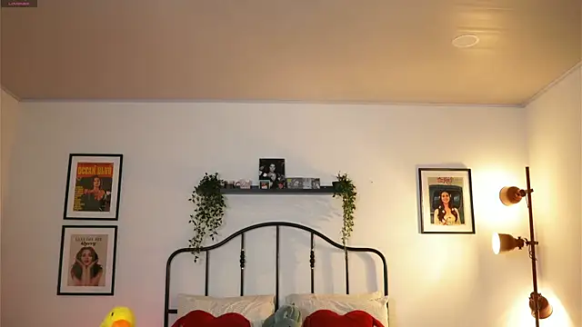 Snapshot of julesbennet chatting on February 22, 2025, 1:13 pm julesbennet online show from February 22, 2025, 1:13 pm