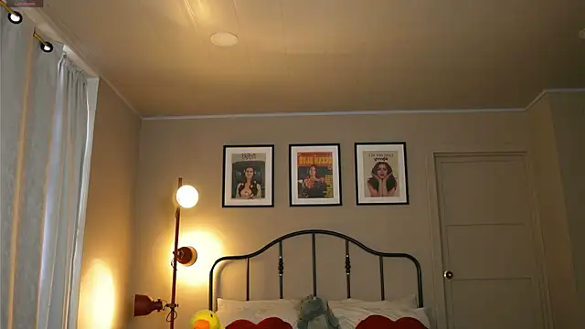 Snapshot of julesbennet chatting on March 11, 2025, 1:45 pm julesbennet online show from March 11, 2025, 1:45 pm