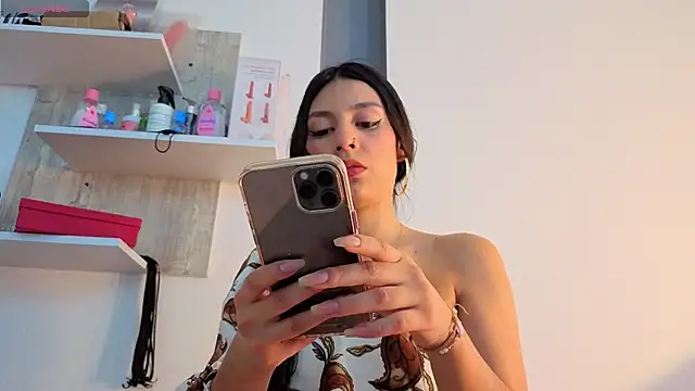 PIA STONE online show from October 15, 2025, 8:20 pm