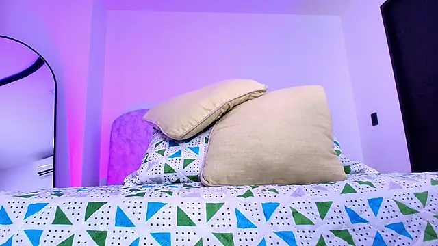 naomi kyse online show from November 21, 2025, 3:05 am