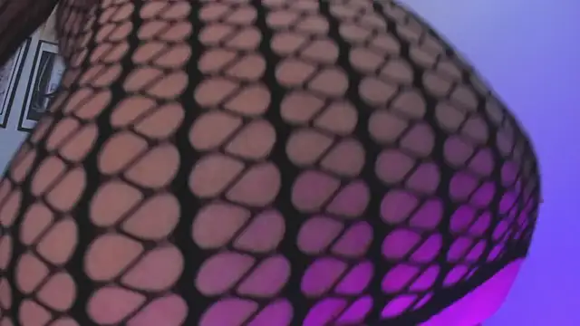 sofihill01 online show from September 27, 2025, 5:45 am