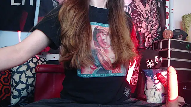Snapshot of Silentmary chatting on April 22, 2026, 3:35 pm Silentmary online show from April 22, 2026, 3:35 pm