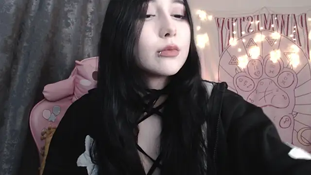 Snapshot of Holy420lolii chatting on December 24, 2024, 5:44 pm Holy420lolii online show from December 24, 2024, 5:44 pm