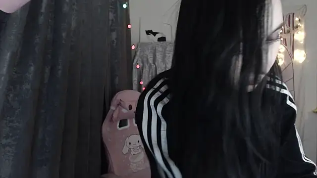 Snapshot of Holy420lolii chatting on February 14, 2025, 8:15 pm Holy420lolii online show from February 14, 2025, 8:15 pm