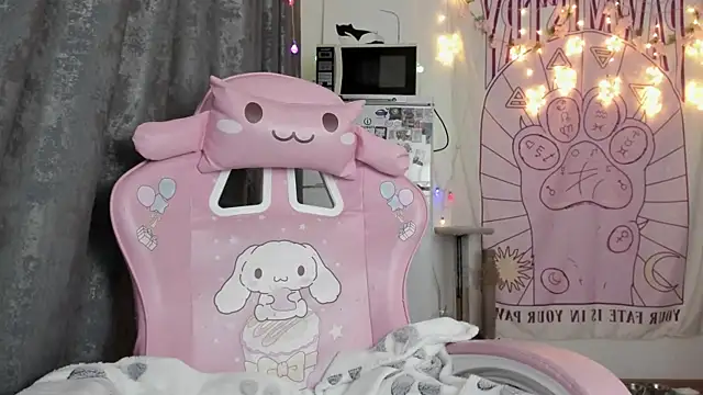 Snapshot of Holy420lolii chatting on March 21, 2025, 4:51 pm Holy420lolii online show from March 21, 2025, 4:51 pm