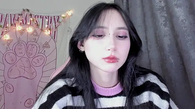 Snapshot of Holy420lolii chatting on November 16, 2025, 7:30 pm Holy420lolii online show from November 16, 2025, 7:30 pm