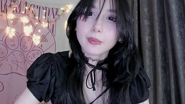 Snapshot of Holy420lolii chatting on December 4, 2025, 2:37 pm Holy420lolii online show from December 4, 2025, 2:37 pm